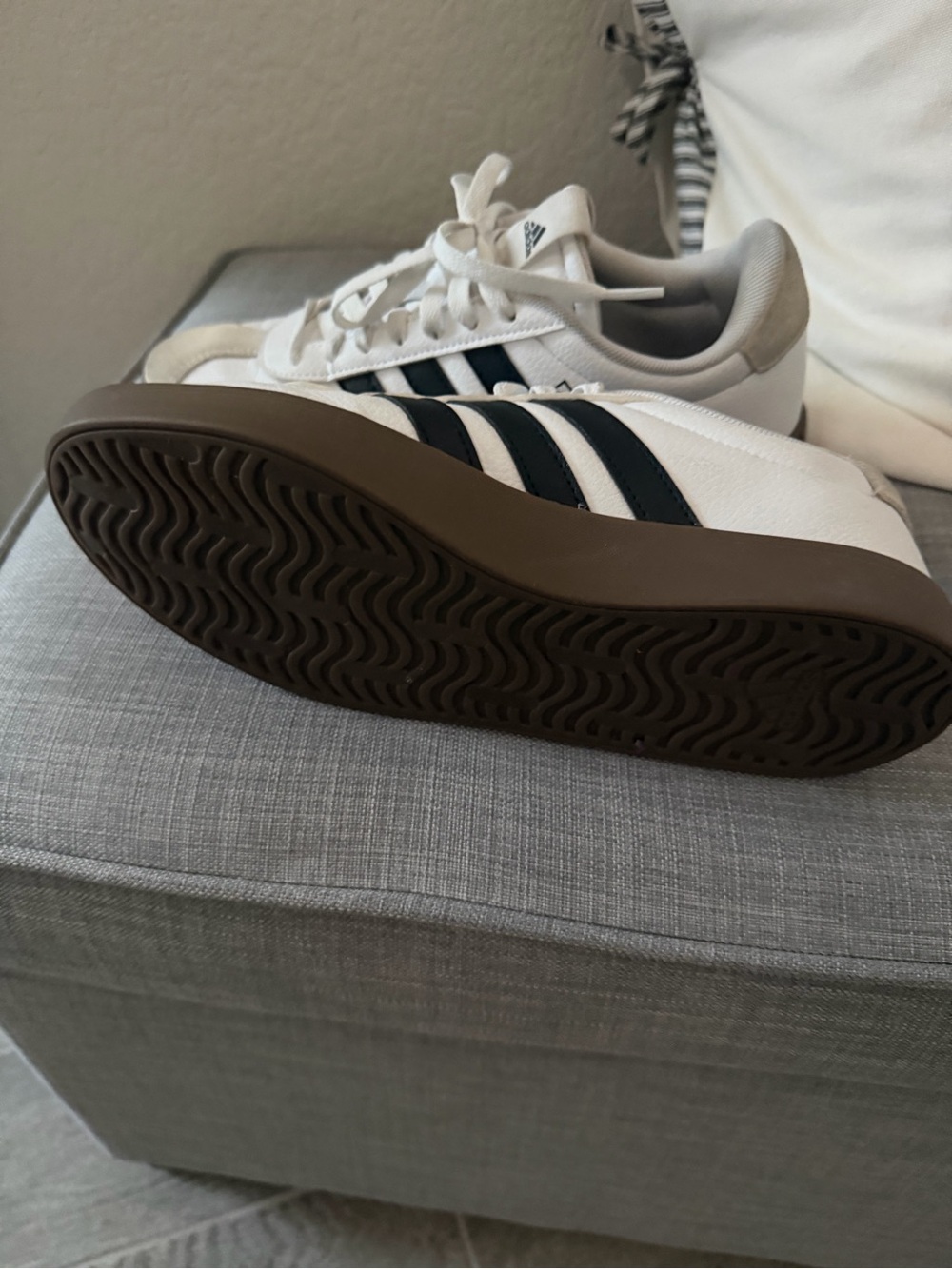 Updated-Excellent condition Women’s Addidas VL Court 3.0 - Picture 3 of 4